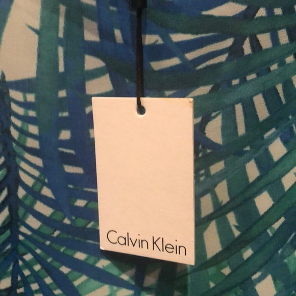 Cute Calvin Klein top - Picture 2 of 5